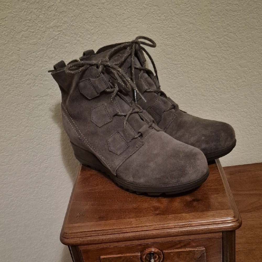 SOREL Women's Sz 12 Evie Gray Suede Ankle Boots Like New